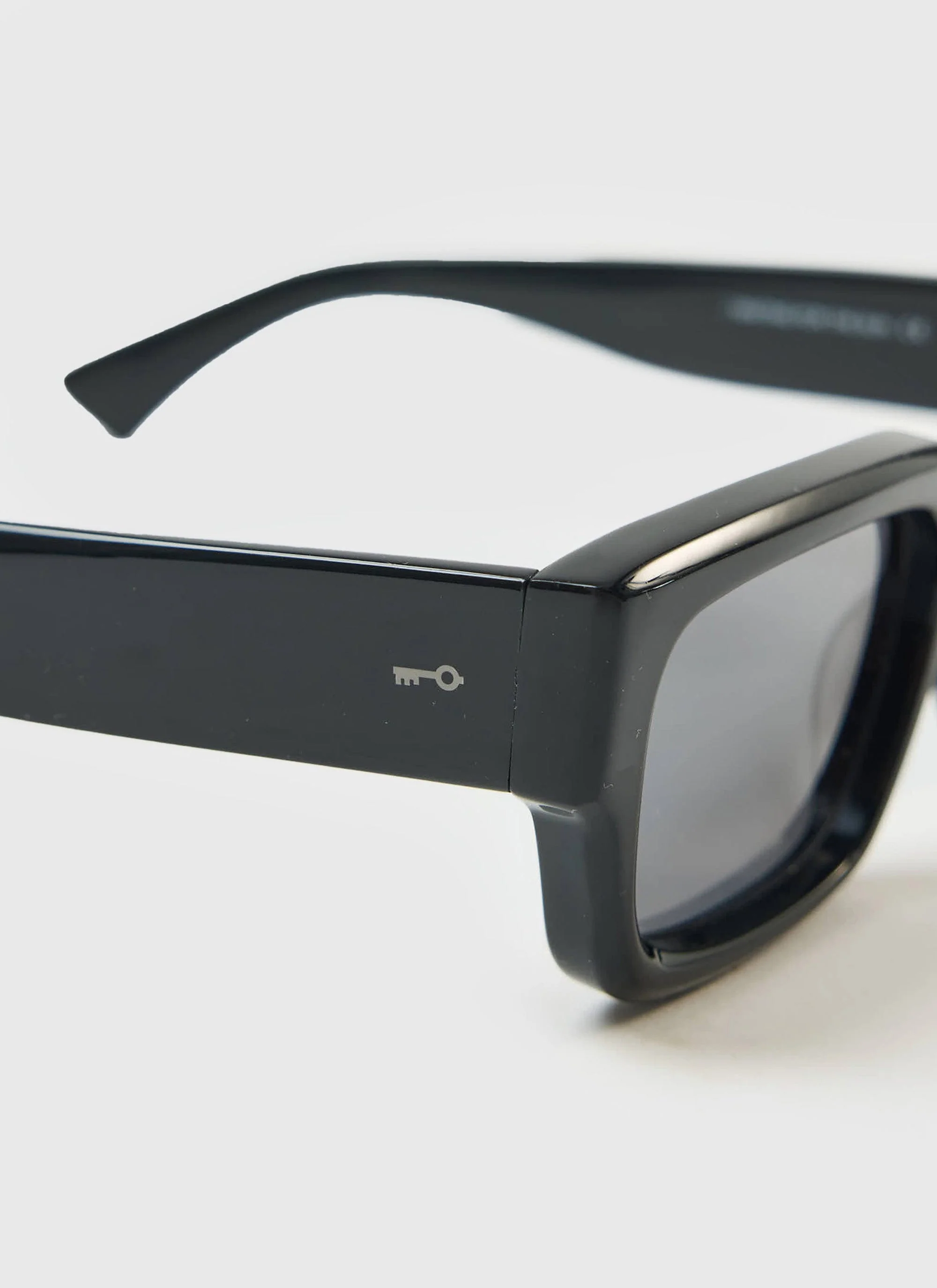 1046-p002-e2-black-sunglasses-black-polarized-lenses-2.webp P002-E2 Black Sunglasses | Black Polarized Lenses