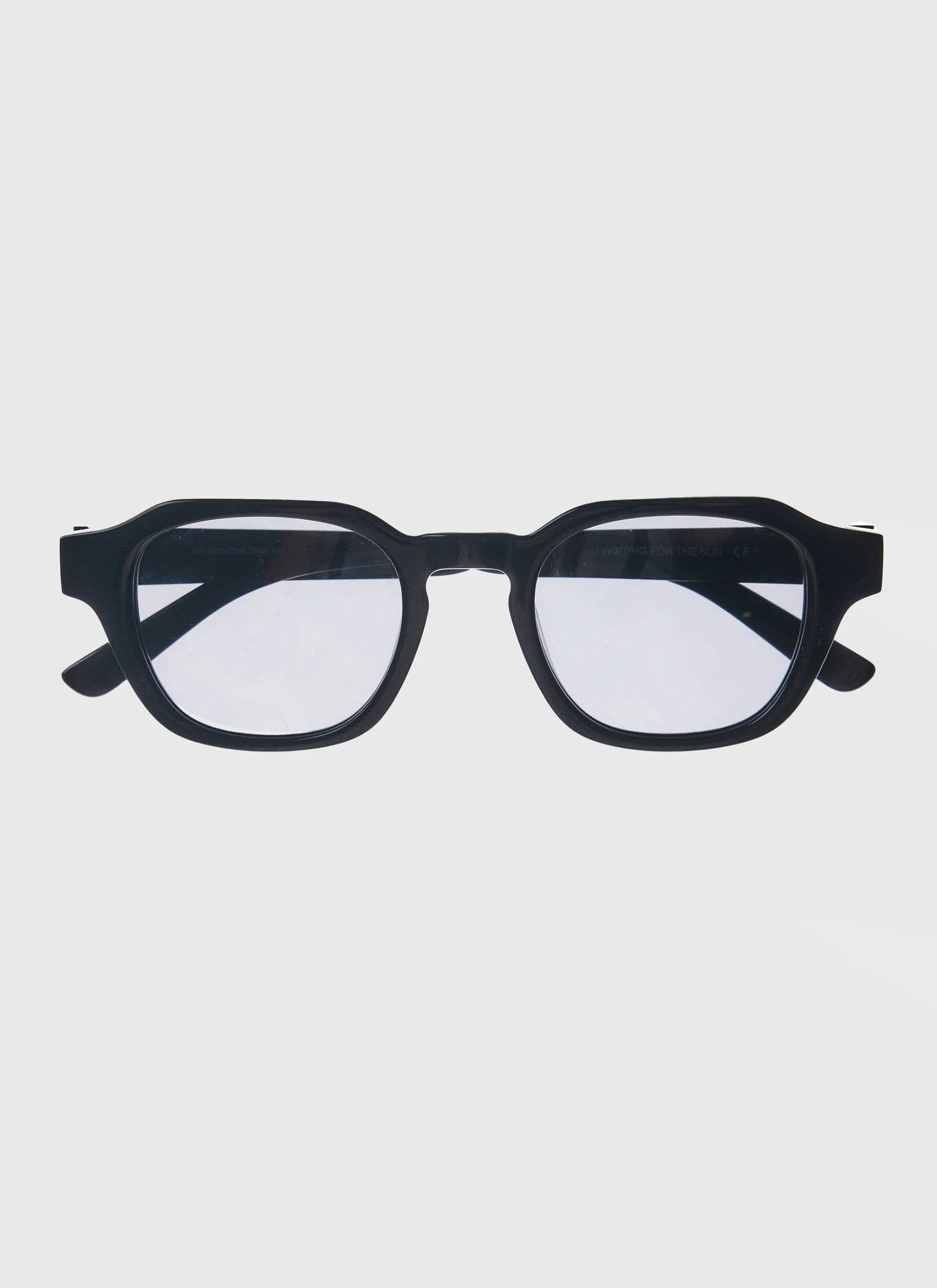 1047-p001-e2-black-sunglasses-black-polarized-lenses-2.webp P001-E2 Black Sunglasses | Black Polarized Lenses