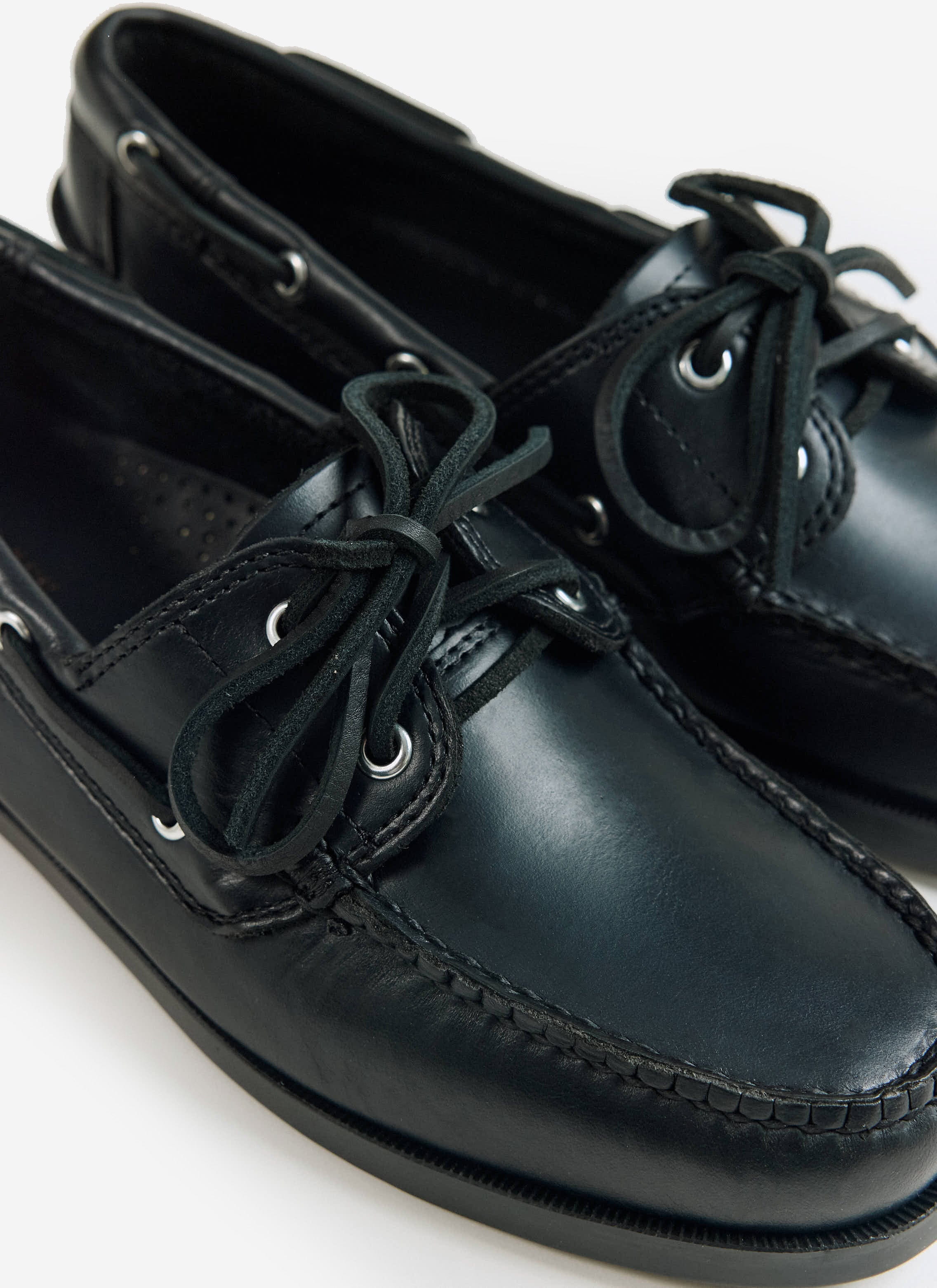 1055-g.h.bass-jetty-ii-boater-2-eye-black-3.jpg G.H.Bass | Jetty II Boater 2 Eye | Black