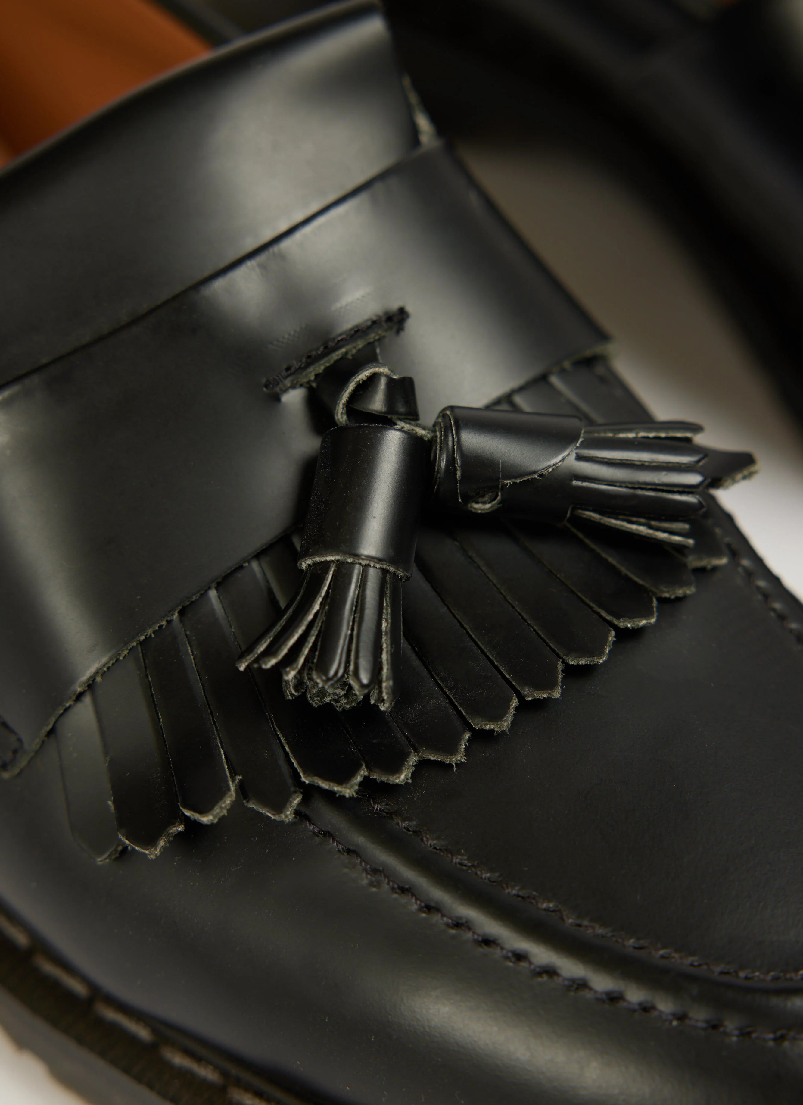 1578-solovair-hi-shine-tassle-loafer-black-2.webp Solovair | Hi-Shine Tassle Loafer | Black