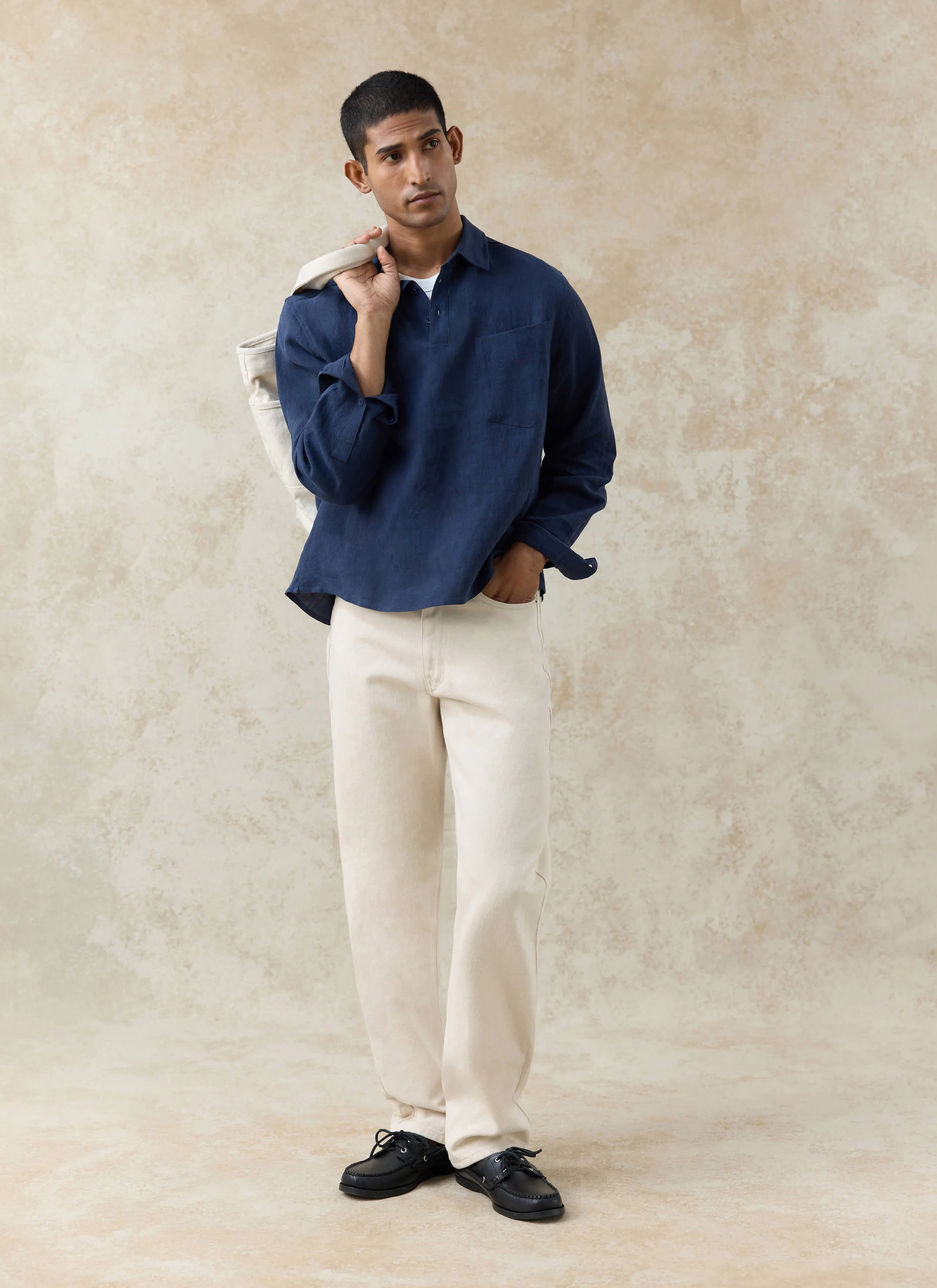 1748-alec-pullover-cropped-shirt-100-linen-navy-3.webp Alec Pullover Cropped Shirt | 100% Linen | Navy