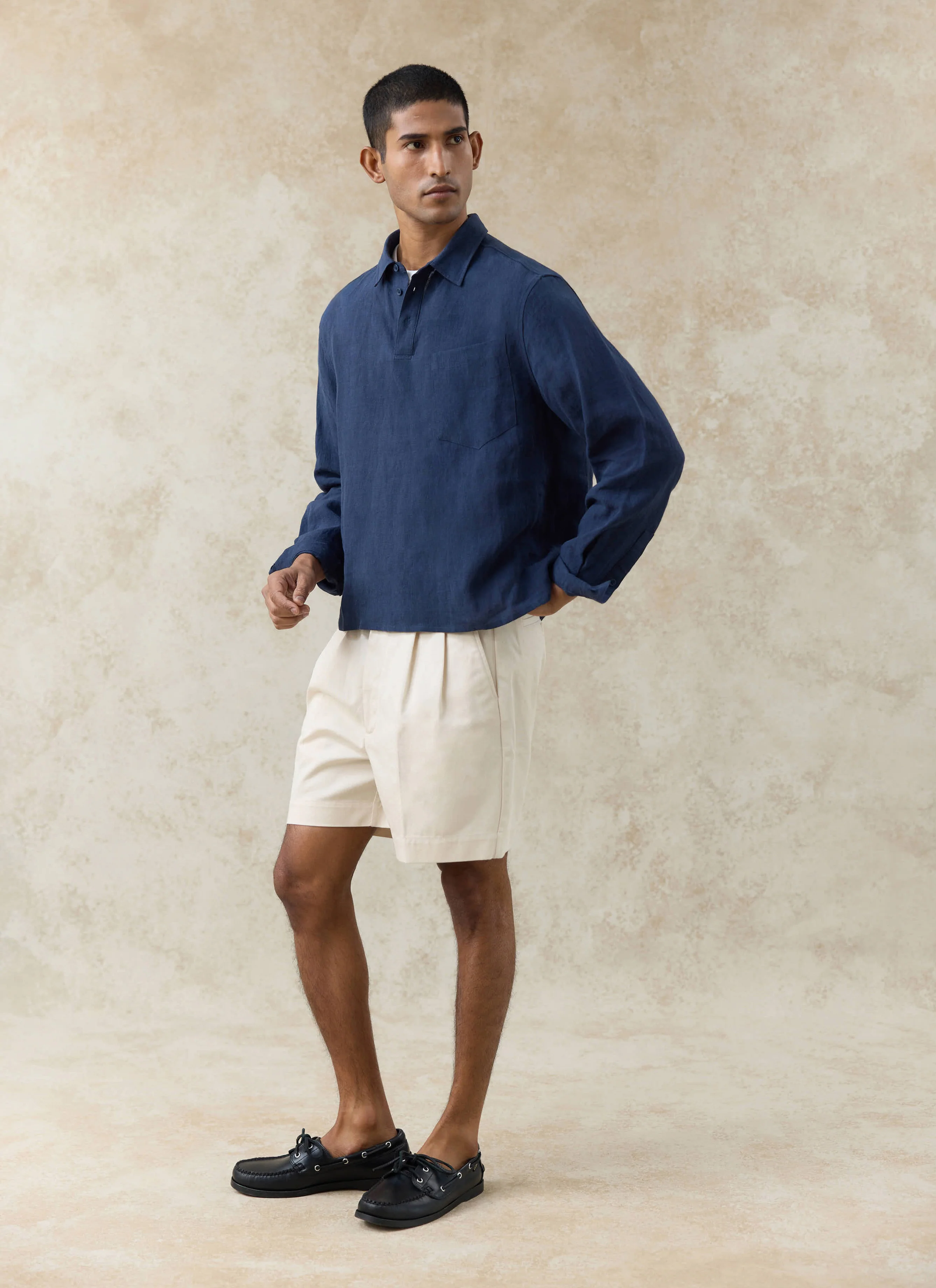 1748-alec-pullover-cropped-shirt-100-linen-navy-6.webp Alec Pullover Cropped Shirt | 100% Linen | Navy