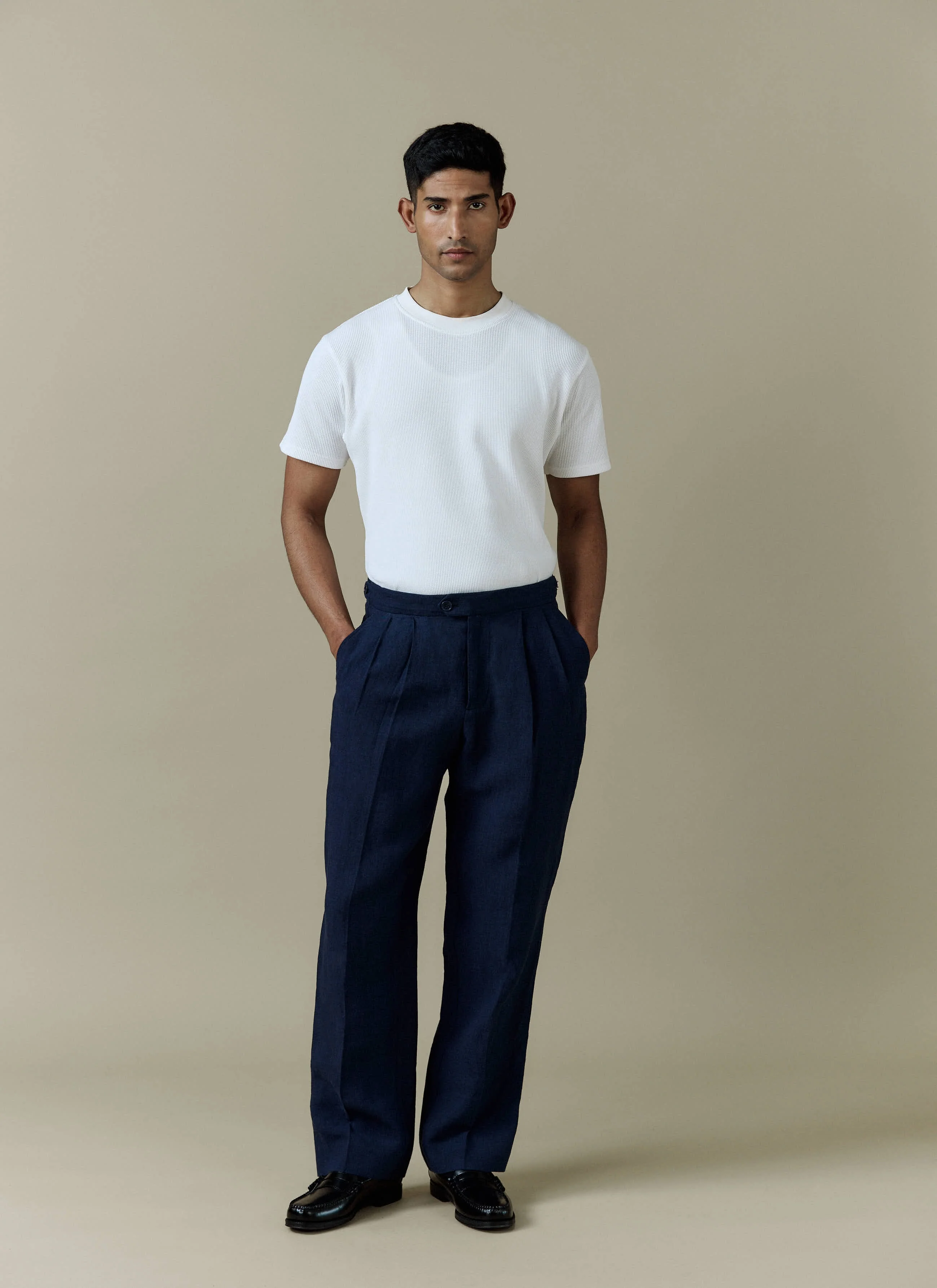 1917-pleated-tailored-trousers-linen-navy-2.webp Pleated Tailored Trousers | Linen | Navy