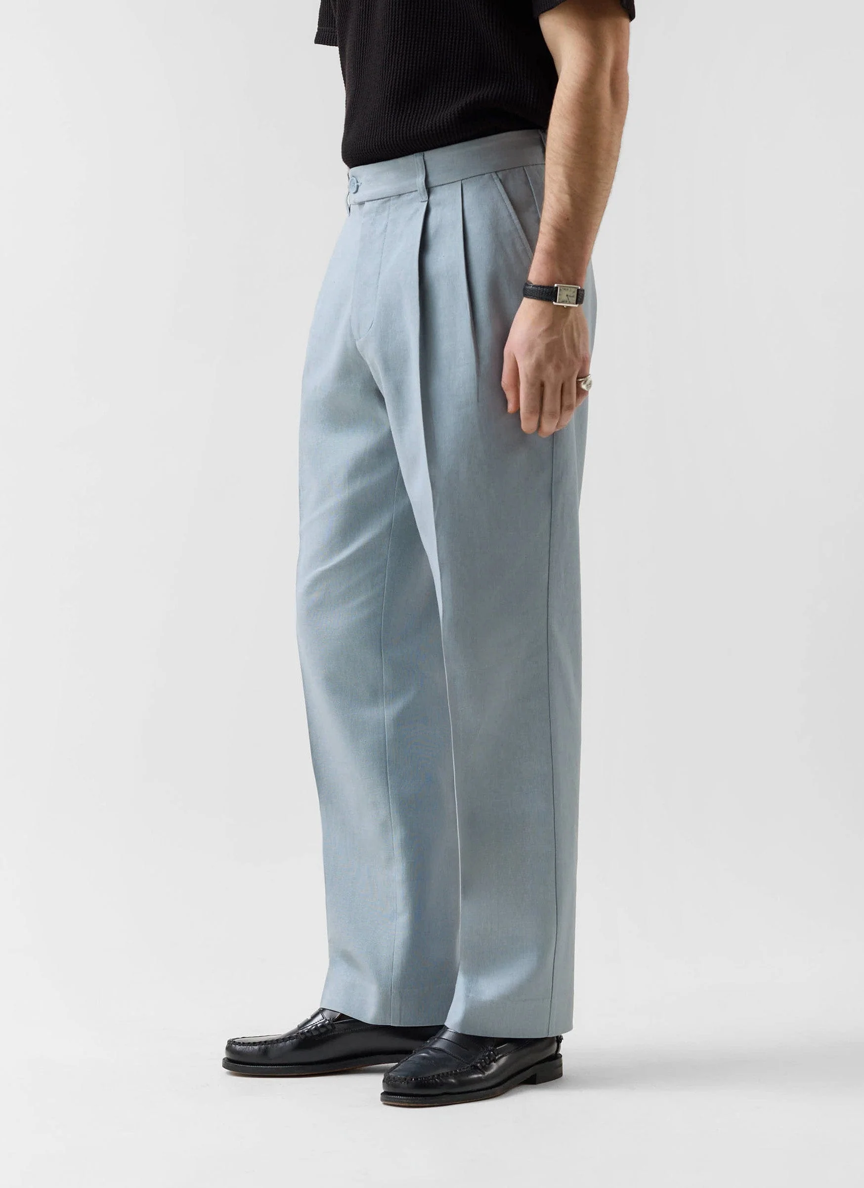 1931-pleated-tailored-trousers-linen-light-blue-7.webp Pleated Tailored Trousers | Linen | Light Blue