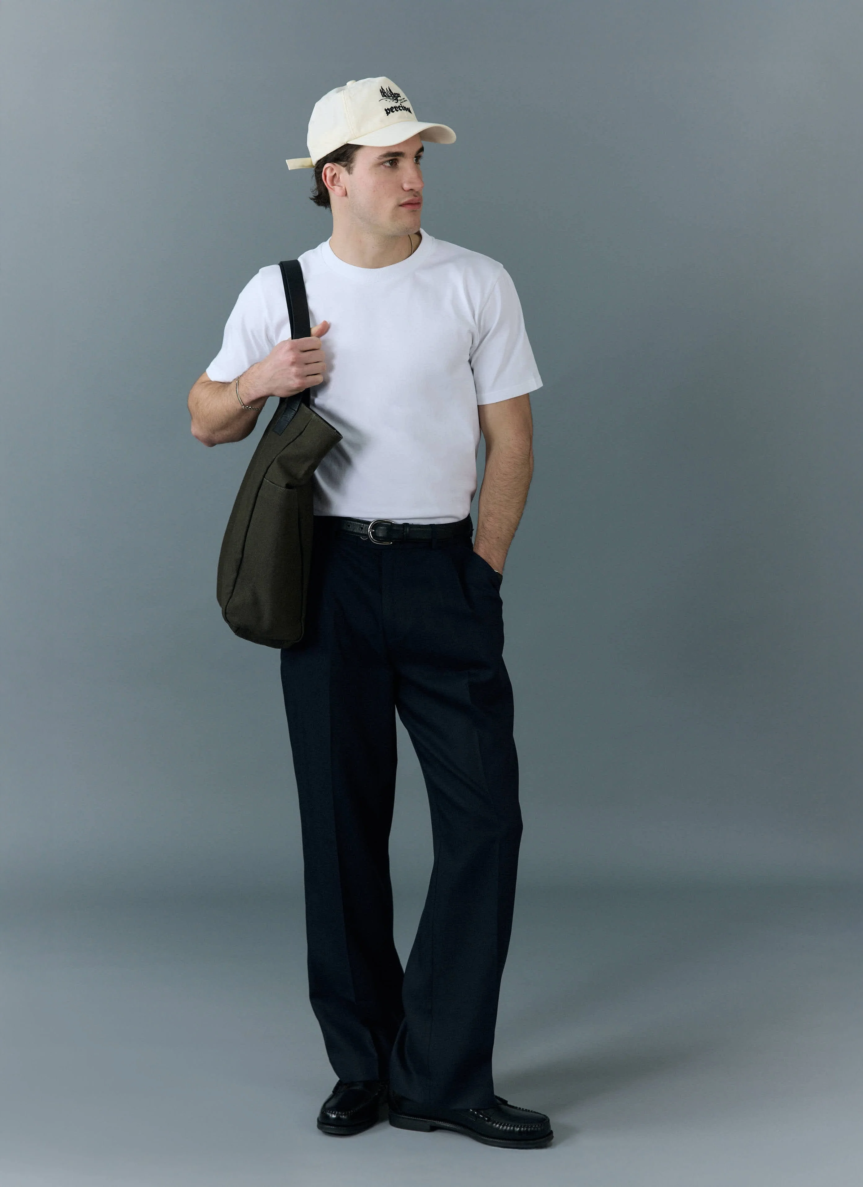 196-men-s-plain-white-t-shirt-regular-fit-organic-cotton-3.webp Men's Plain White T Shirt | Regular Fit | Organic Cotton