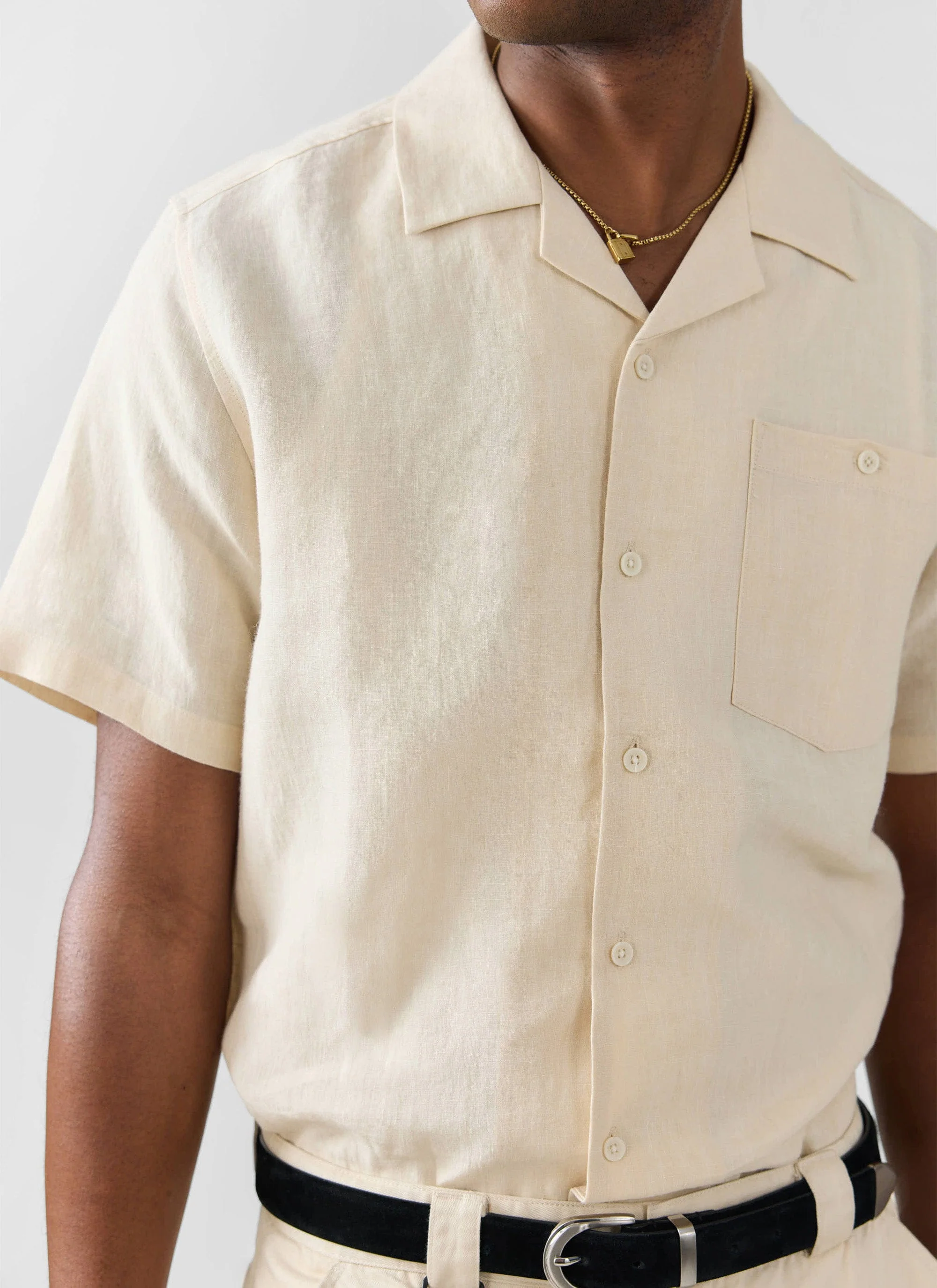 2080-short-sleeve-cuban-shirt-linen-cream-3.webp Short Sleeve Cuban Shirt | Linen | Cream