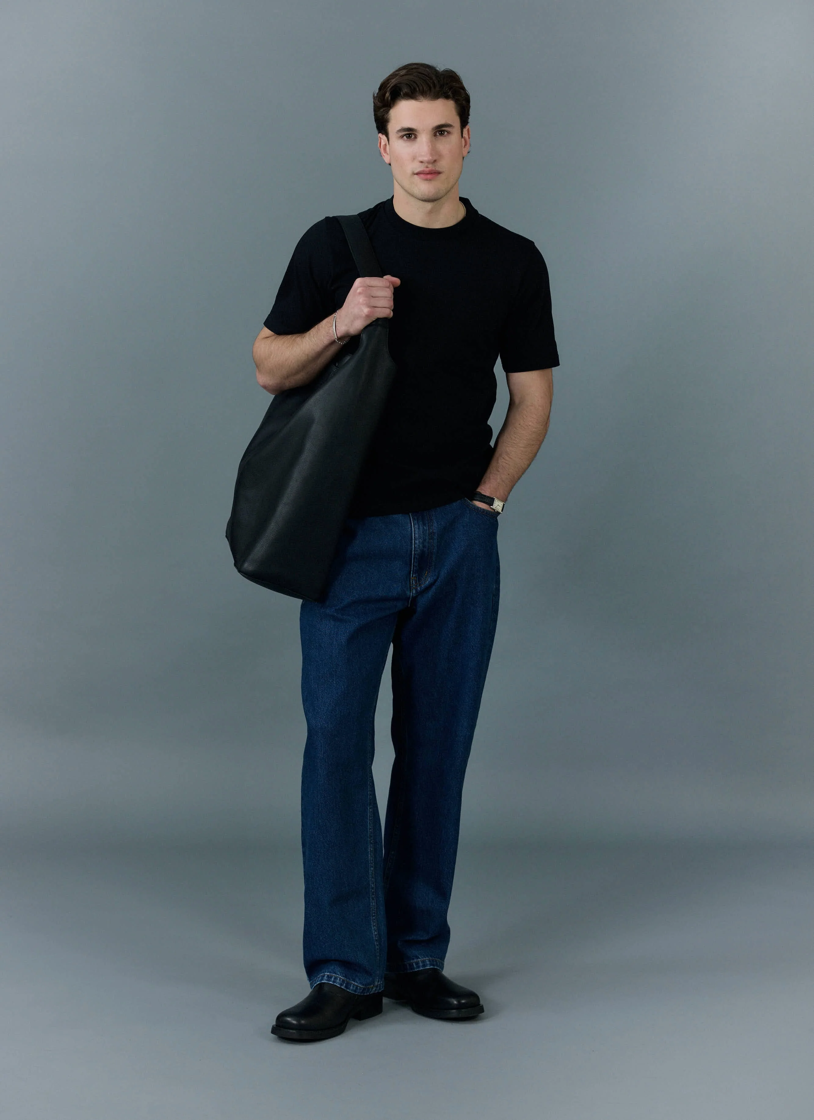 2087-cropped-regular-fit-t-shirt-organic-cotton-black-4.webp Cropped Regular Fit T Shirt | Organic Cotton | Black