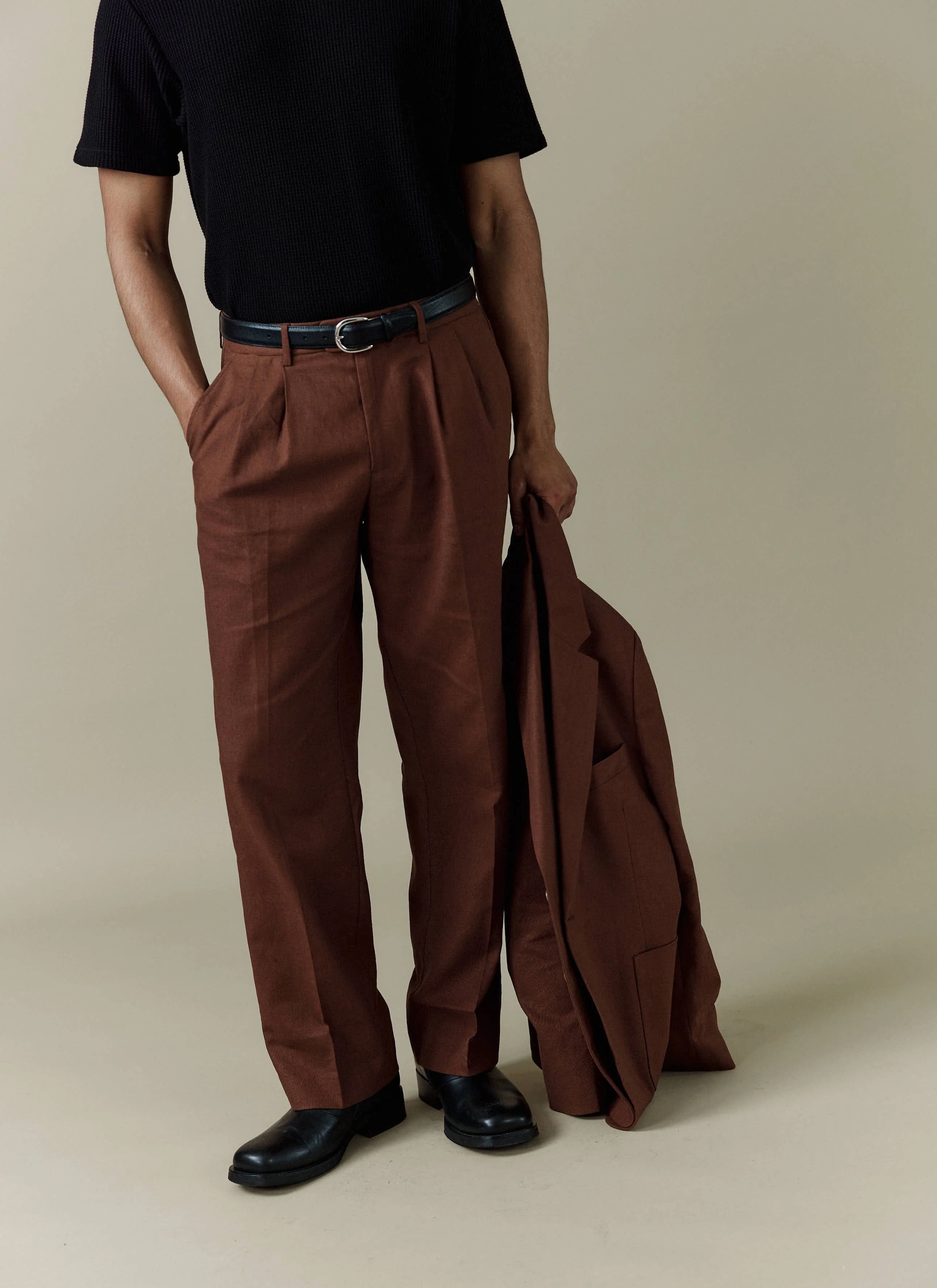 2114-pleated-tailored-trousers-linen-brown-3.webp Pleated Tailored Trousers | Linen | Brown