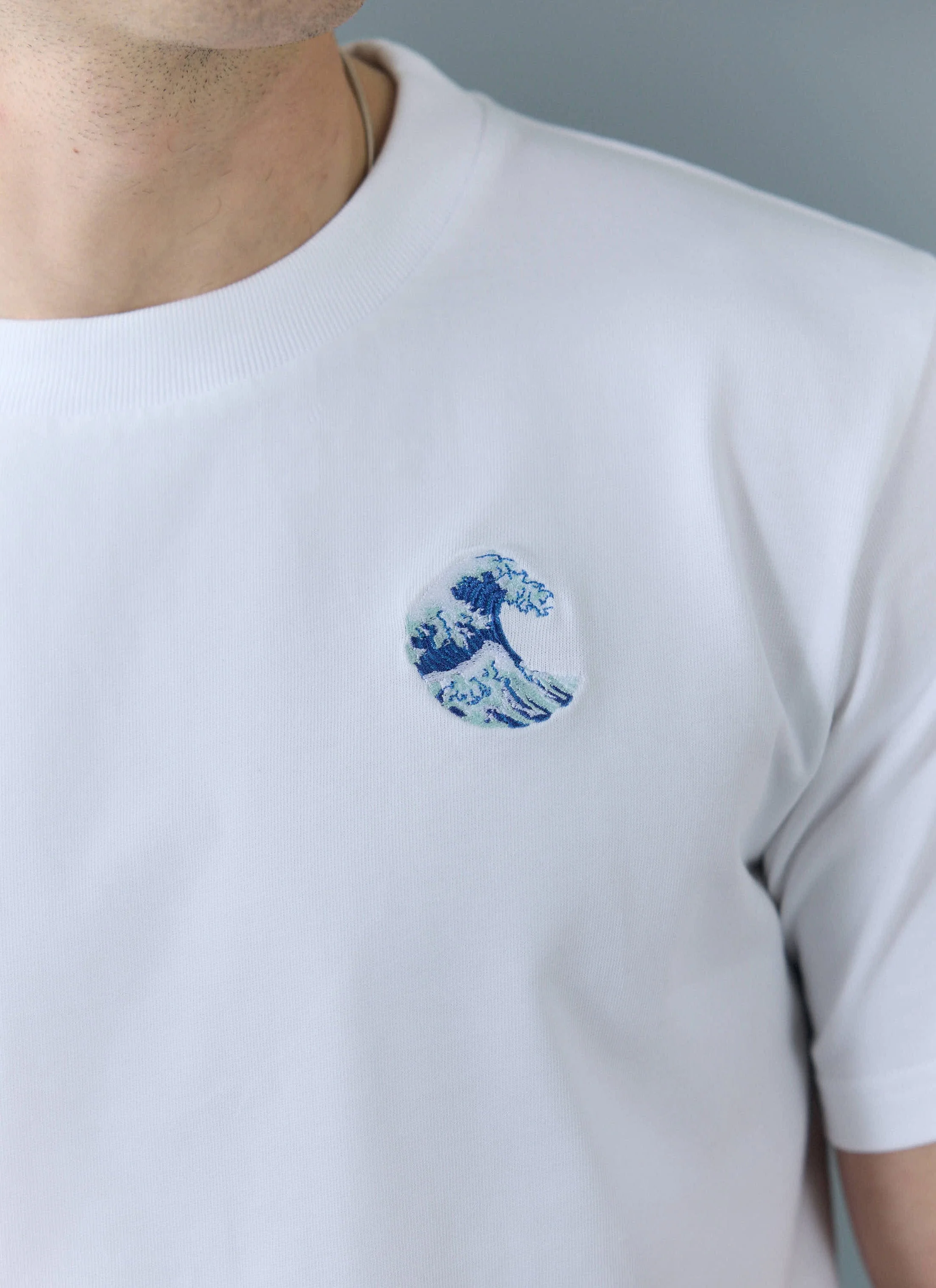 298-wave-t-shirt-embroidered-organic-cotton-white-1.webp Wave T Shirt | Embroidered Organic Cotton | White