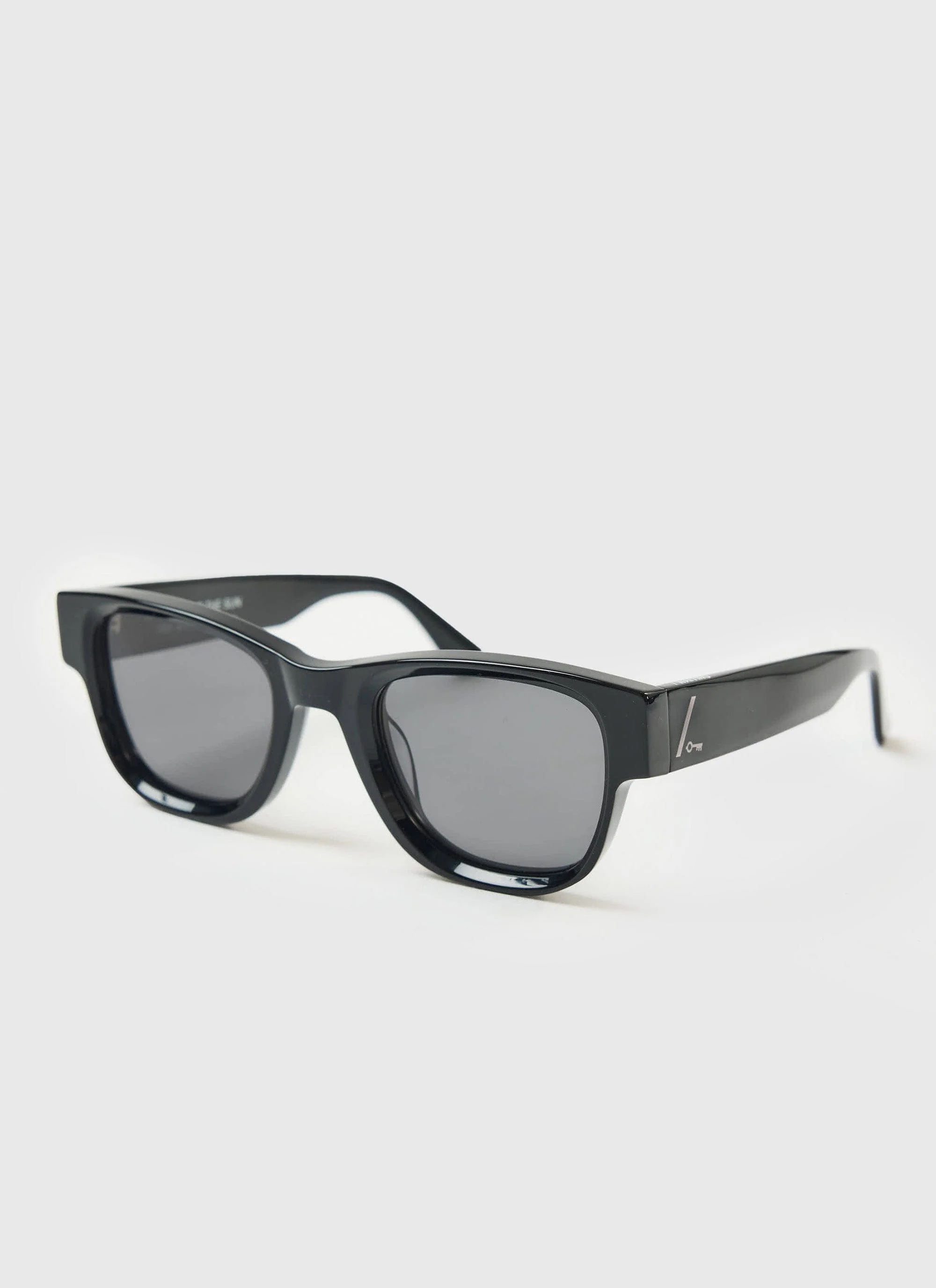 4007-classic-sunglasses-wfts-x-percival-black-polarized-lenses-1.webp Classic Sunglasses | WFTS x Percival | Black Polarized Lenses