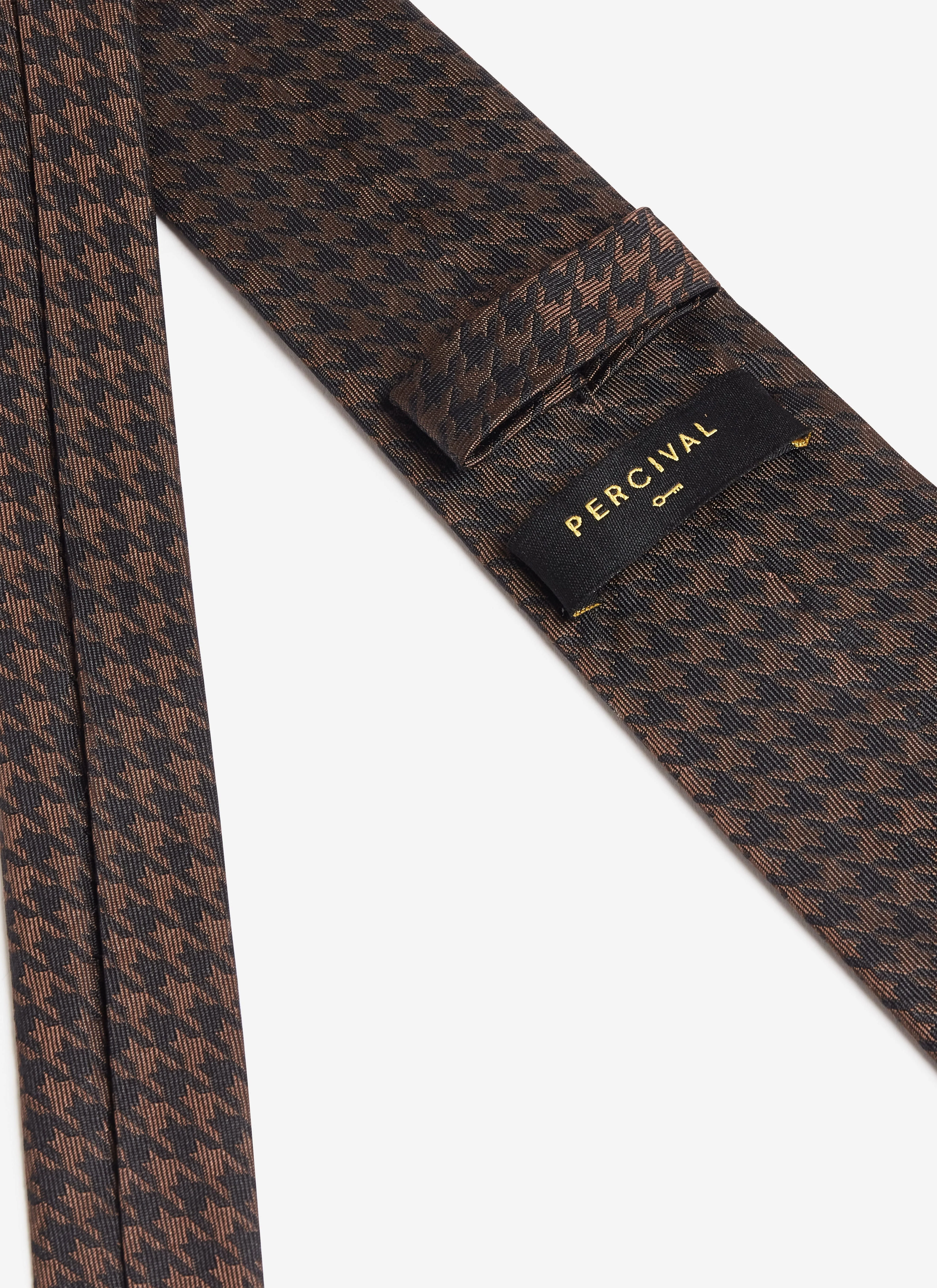 4015-houndstooth-jacquard-silk-tie-brighton-hove-albion-f.c.-x-percival-brown-5.webp Houndstooth Jacquard Silk Tie | Brighton & Hove Albion F.C. x Percival | Brown