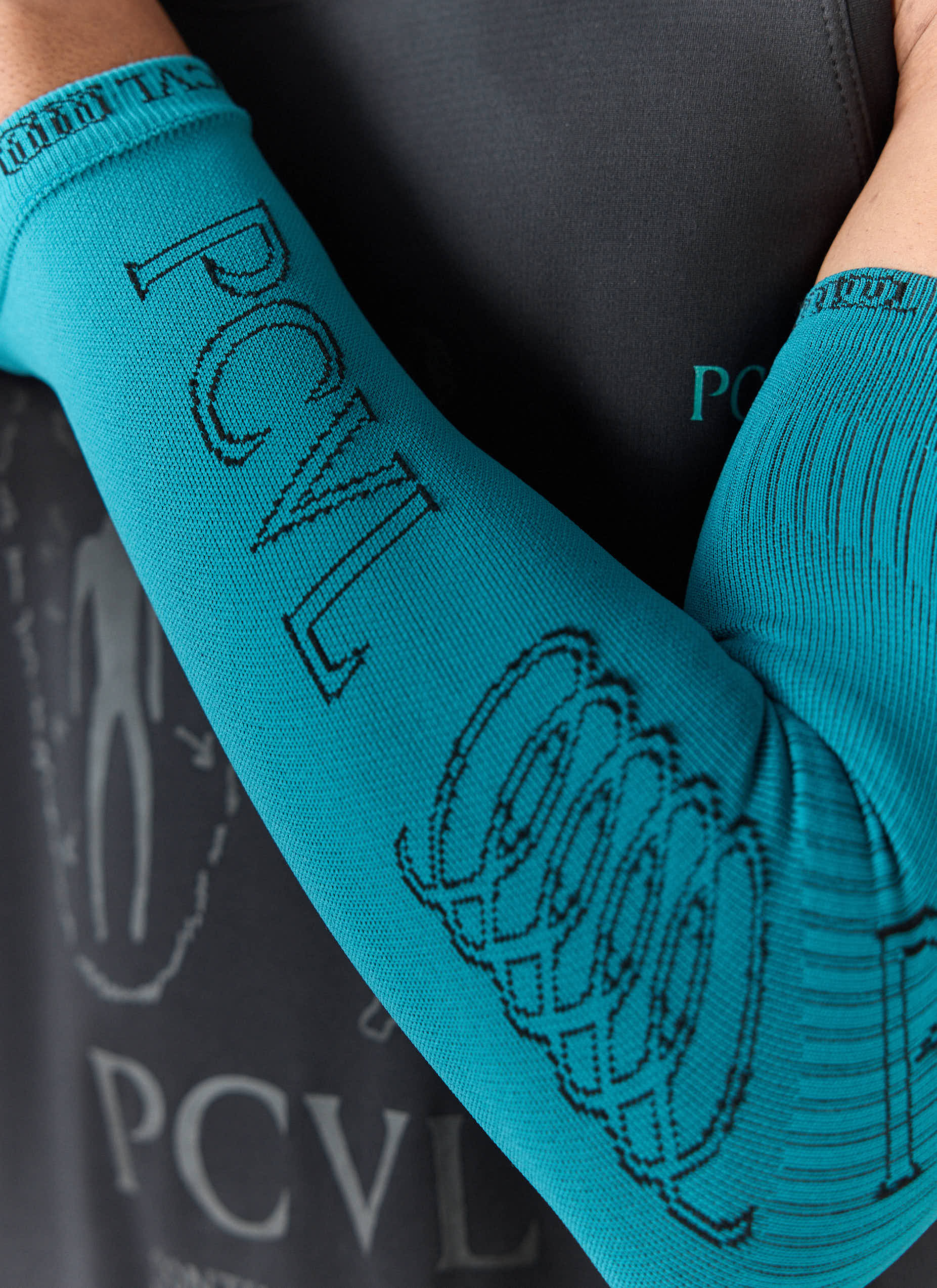 4020-pcvl-compression-arm-sleeve-blue-5.jpg PCVL Compression Arm Sleeve | Blue