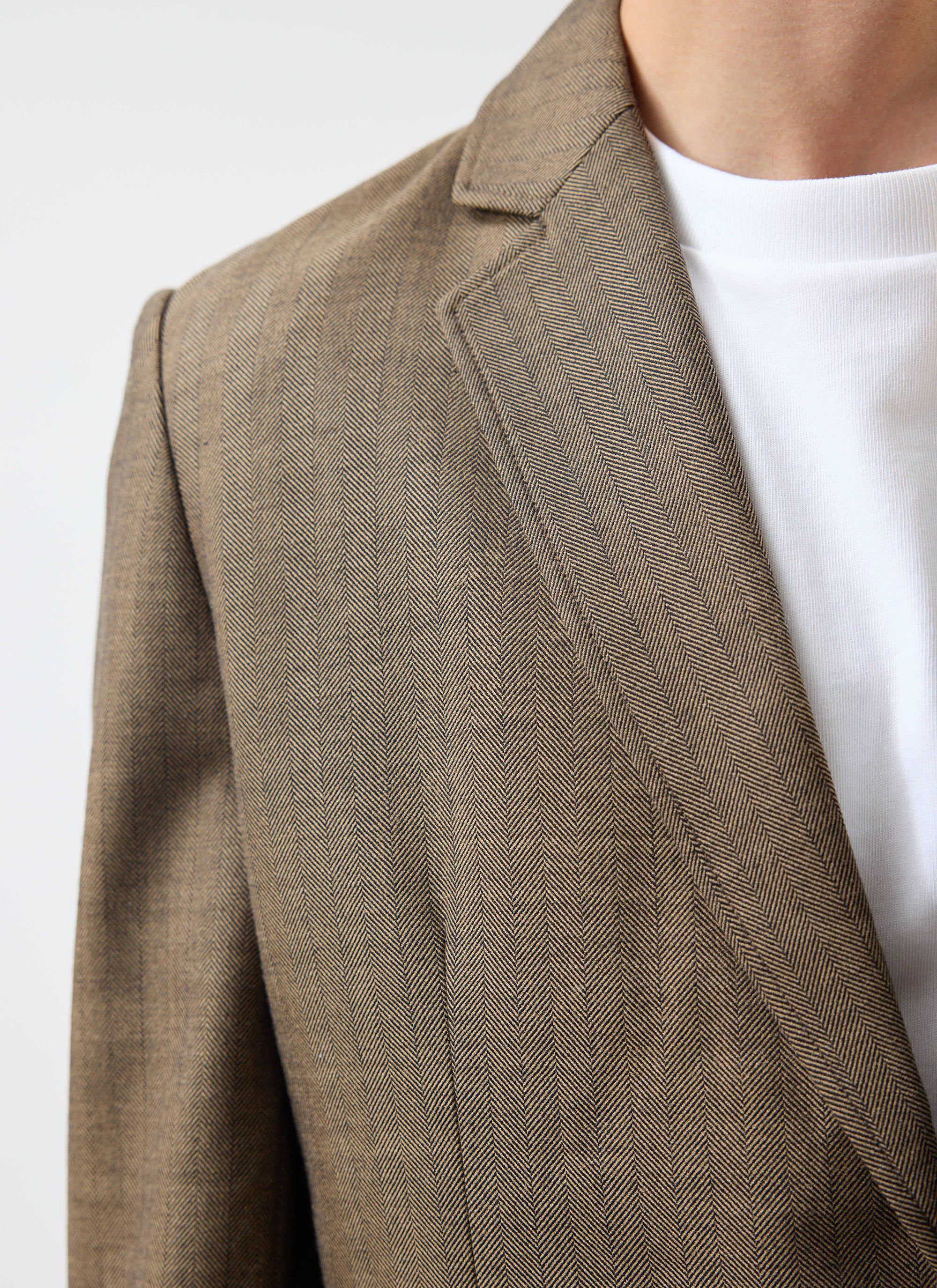 4264-grounds-tailored-blazer-herringbone-wool-oak-3.jpg Grounds Tailored Blazer | Herringbone Wool | Oak