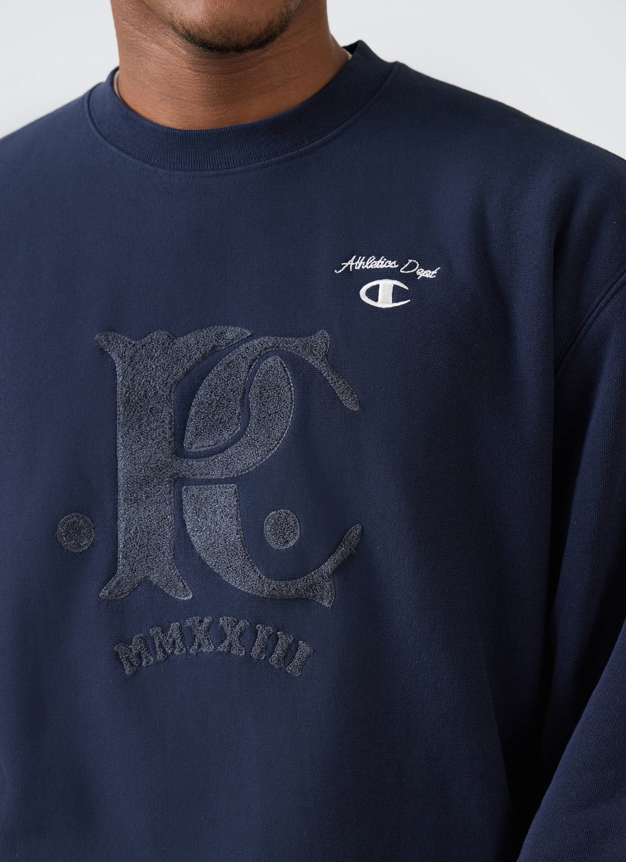 4407-chenille-patch-jersey-sweatshirt-champion-x-percival-navy-2.jpg Chenille Patch Jersey Sweatshirt | Champion x Percival | Navy