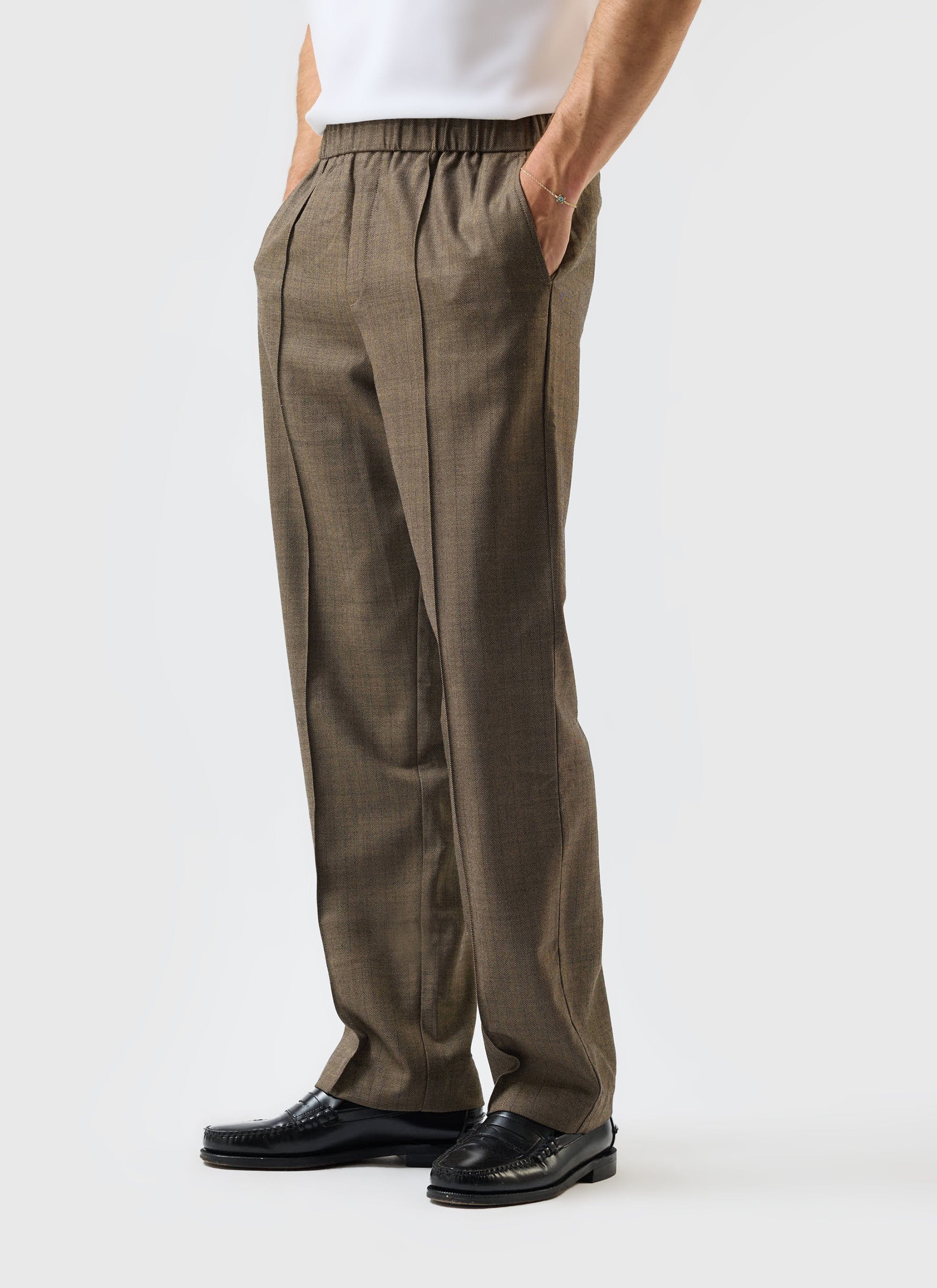 4505-grounds-relaxed-trousers-herringbone-wool-oak-4.jpg Grounds Relaxed Trousers | Herringbone Wool | Oak