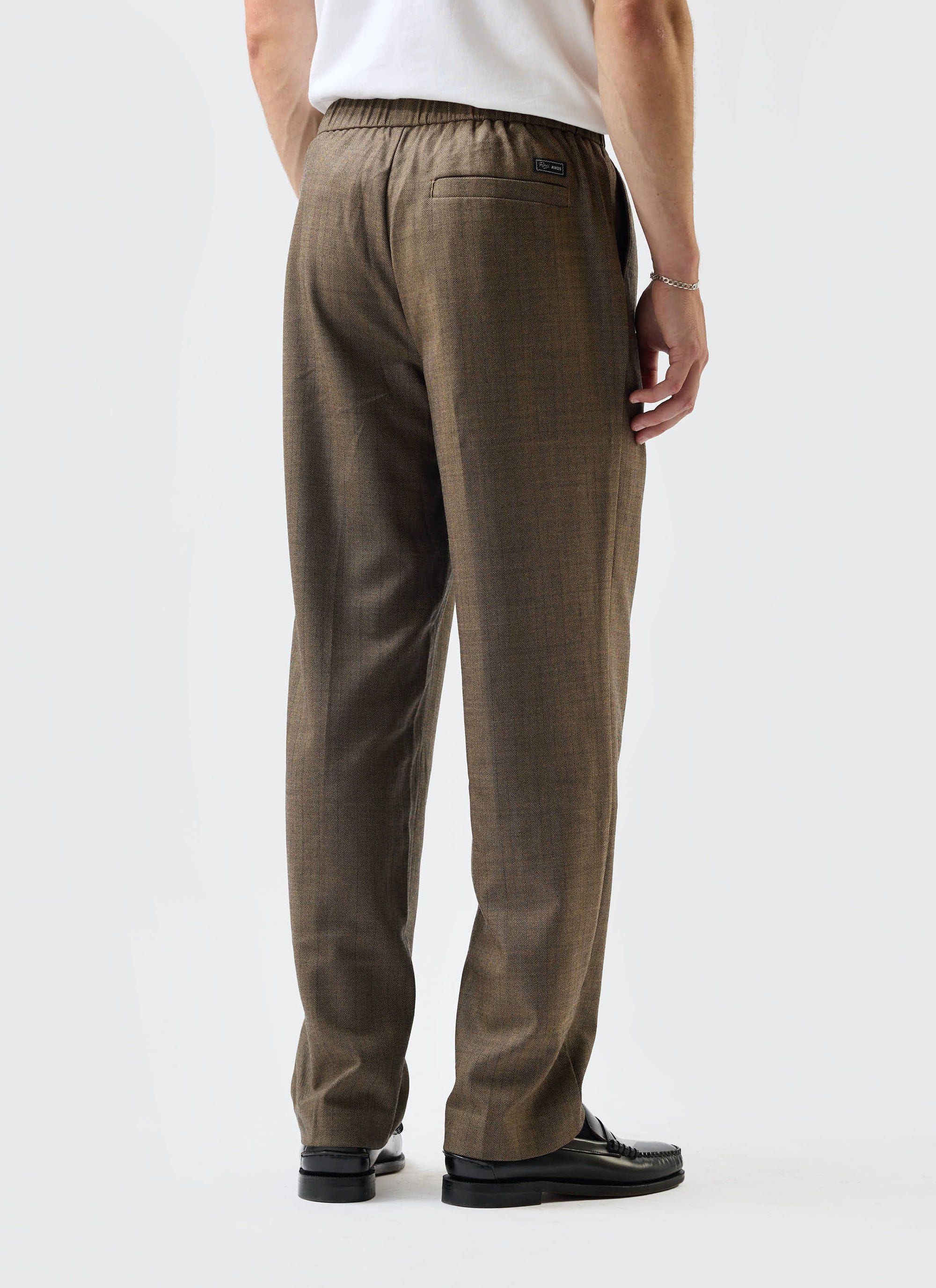 4505-grounds-relaxed-trousers-herringbone-wool-oak-5.jpg Grounds Relaxed Trousers | Herringbone Wool | Oak