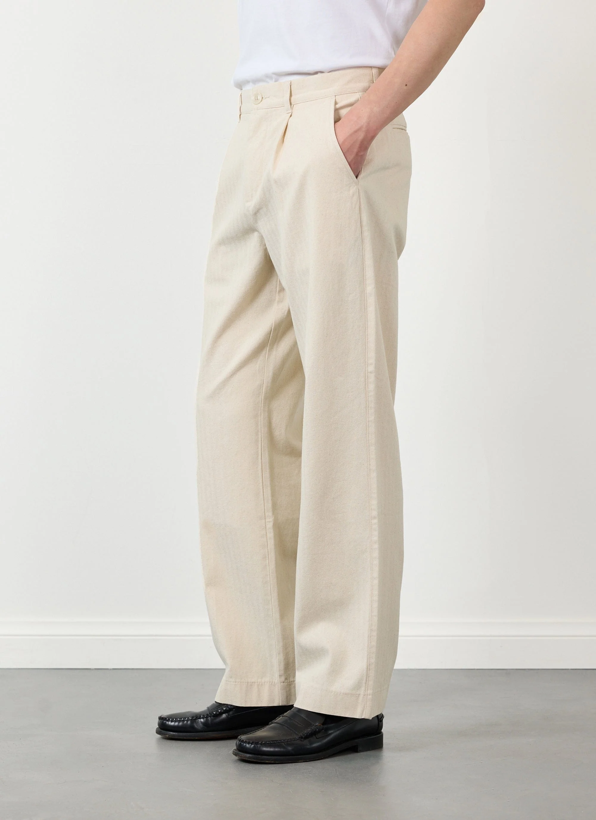 4792-program-pleated-trousers-cotton-cream-3.webp Program Pleated Trousers | Cotton | Cream