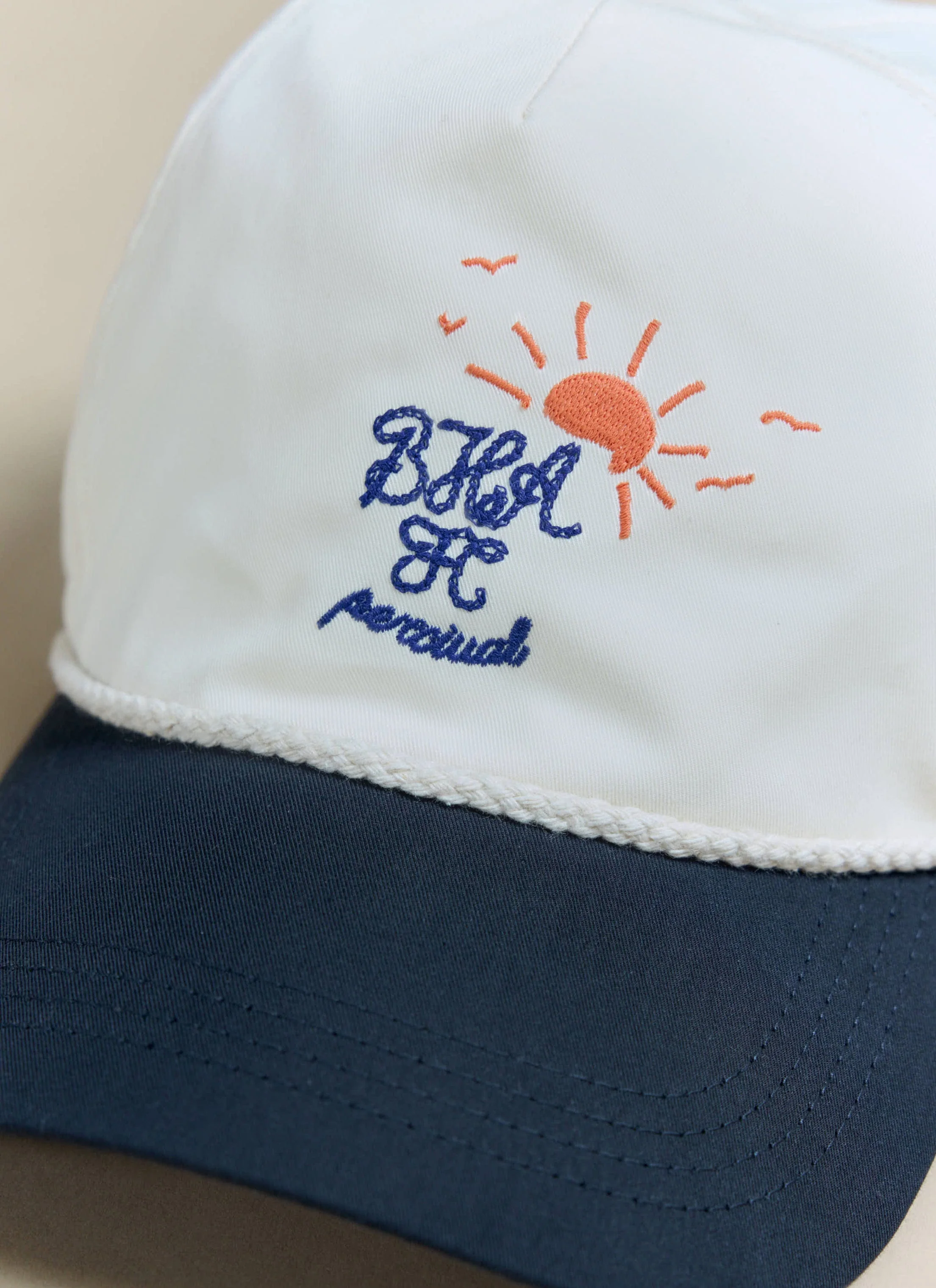 5351-trucker-cap-brighton-hove-albion-f.c.-x-percival-cream-navy-2.webp Trucker Cap | Brighton & Hove Albion F.C. x Percival | Cream Navy