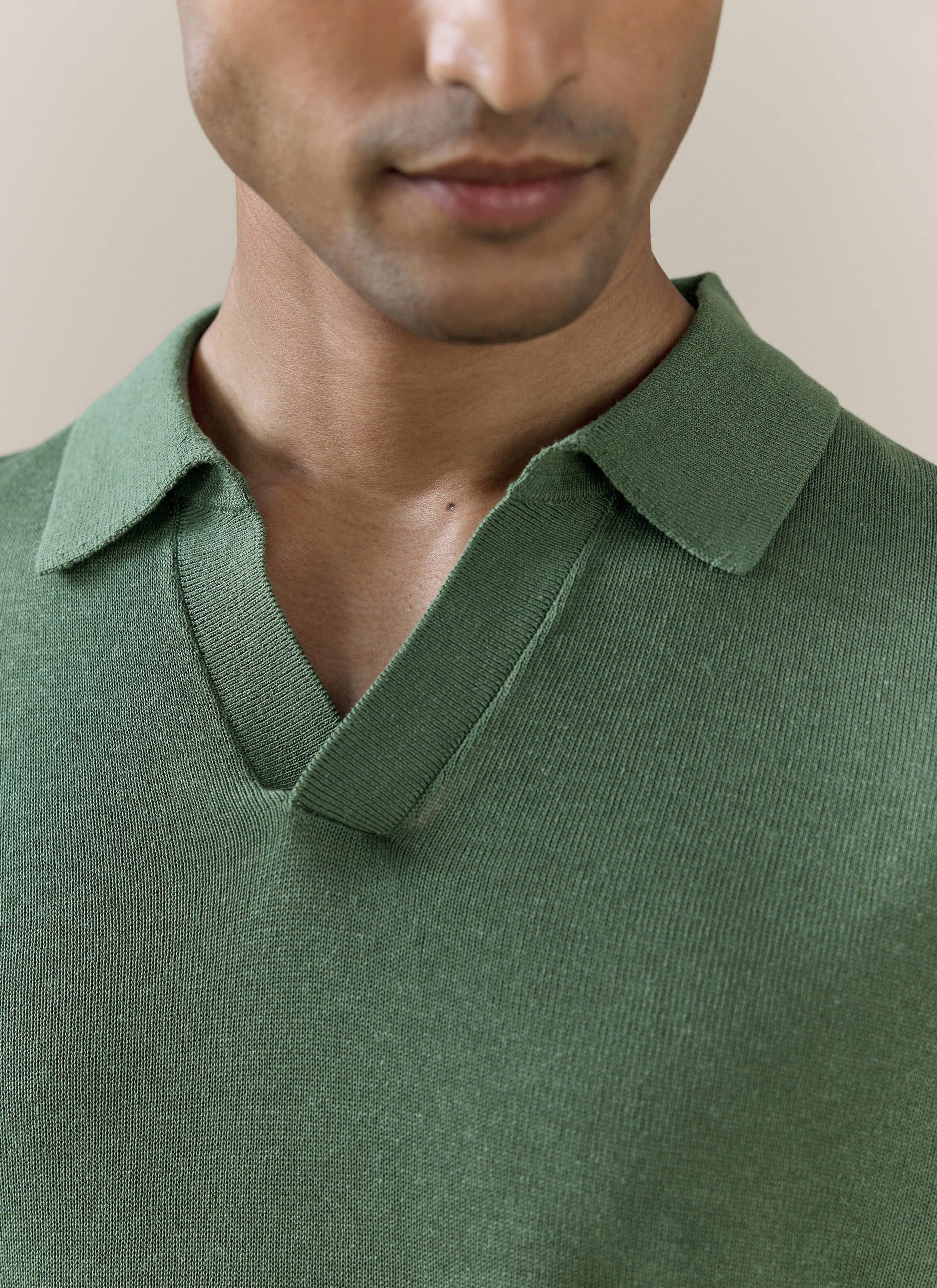 580-laurence-knitted-polo-linen-lyocell-blend-forest-4.jpg Laurence Knitted Polo | Linen Lyocell Blend | Forest
