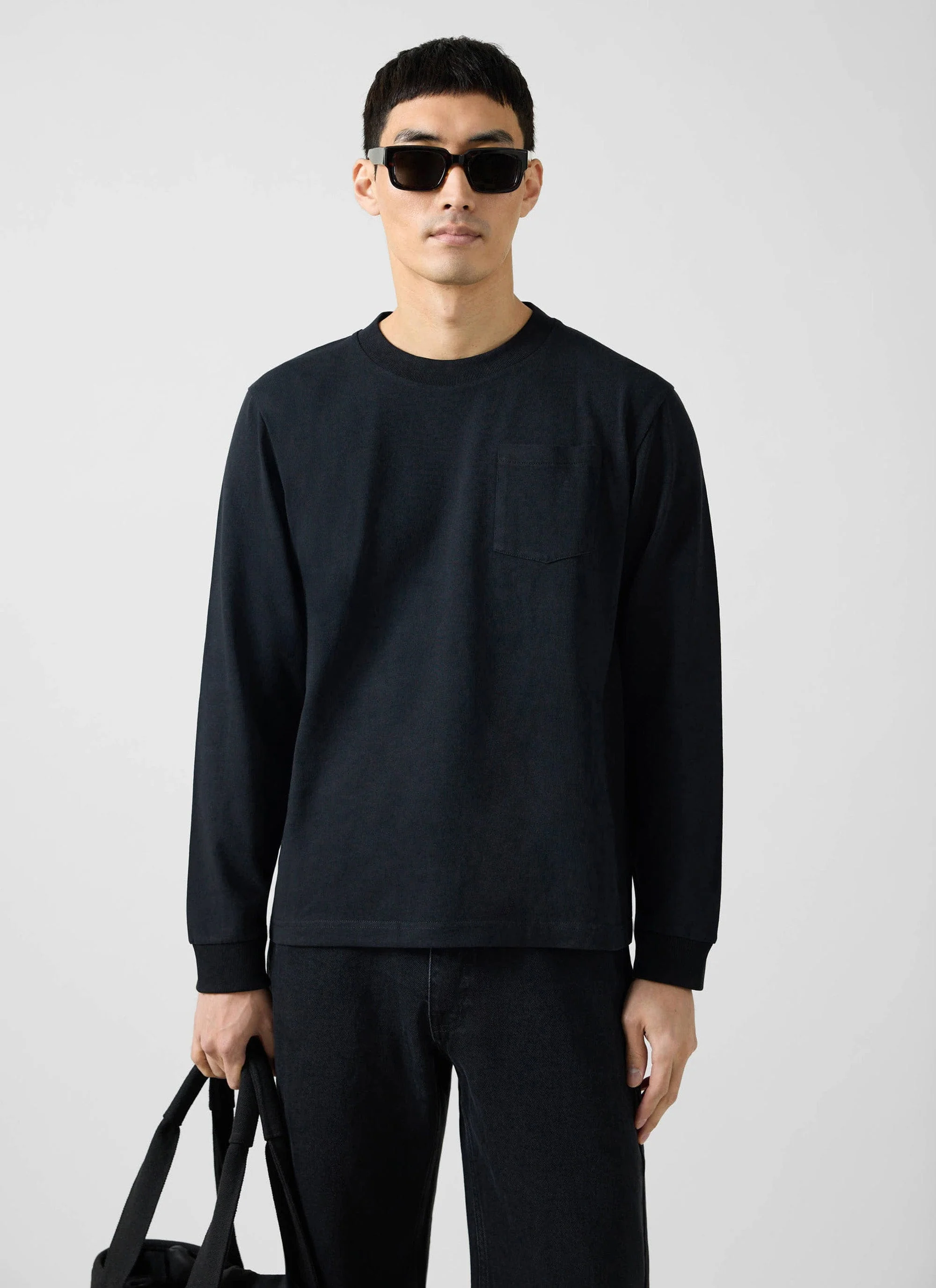 736-long-sleeve-pocket-t-shirt-organic-cotton-black-1.webp Long Sleeve Pocket T Shirt | Organic Cotton | Black
