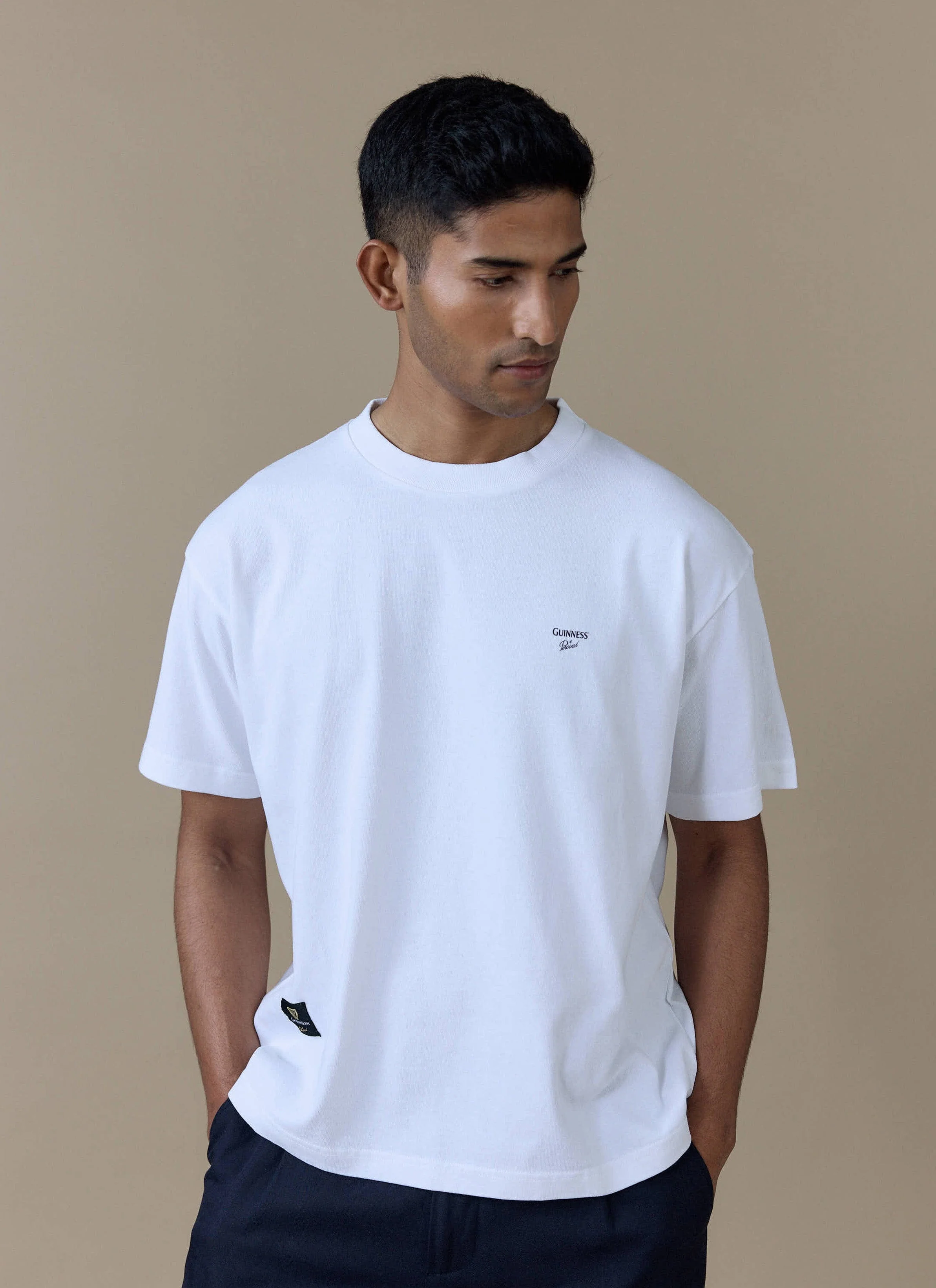 750-soloist-cat-oversized-t-shirt-guinness-x-percival-white-3.webp Soloist Cat Oversized T Shirt | Guinness x Percival | White