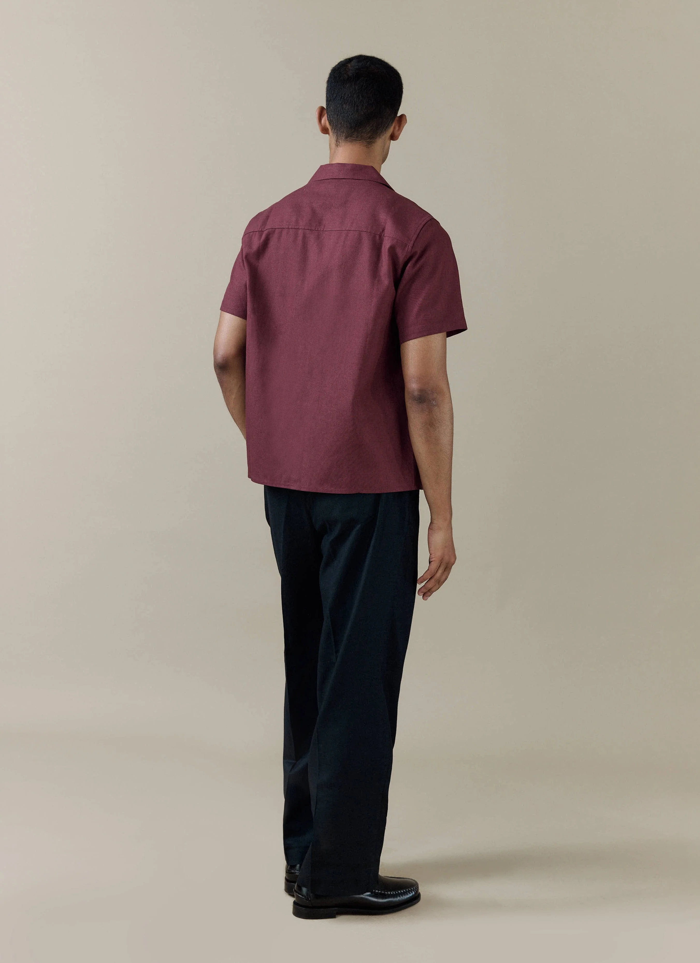 872-short-sleeve-cuban-shirt-linen-merlot-3.webp Short Sleeve Cuban Shirt | Linen | Merlot