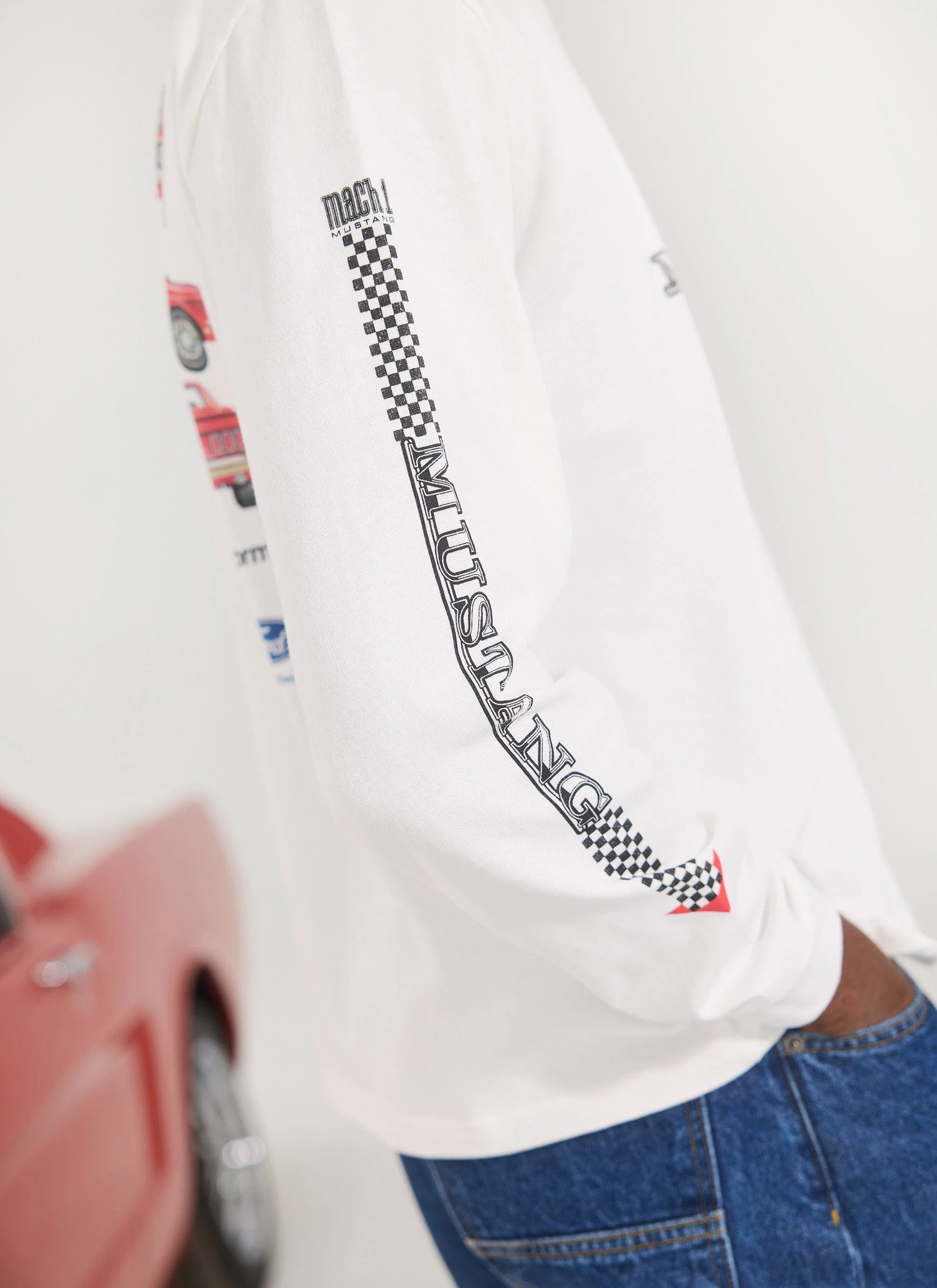 998-raceway-69-mustang-long-sleeve-t-shirt-percival-x-ford-white-5.webp Raceway '69 Mustang Long Sleeve T Shirt | Percival x Ford | White